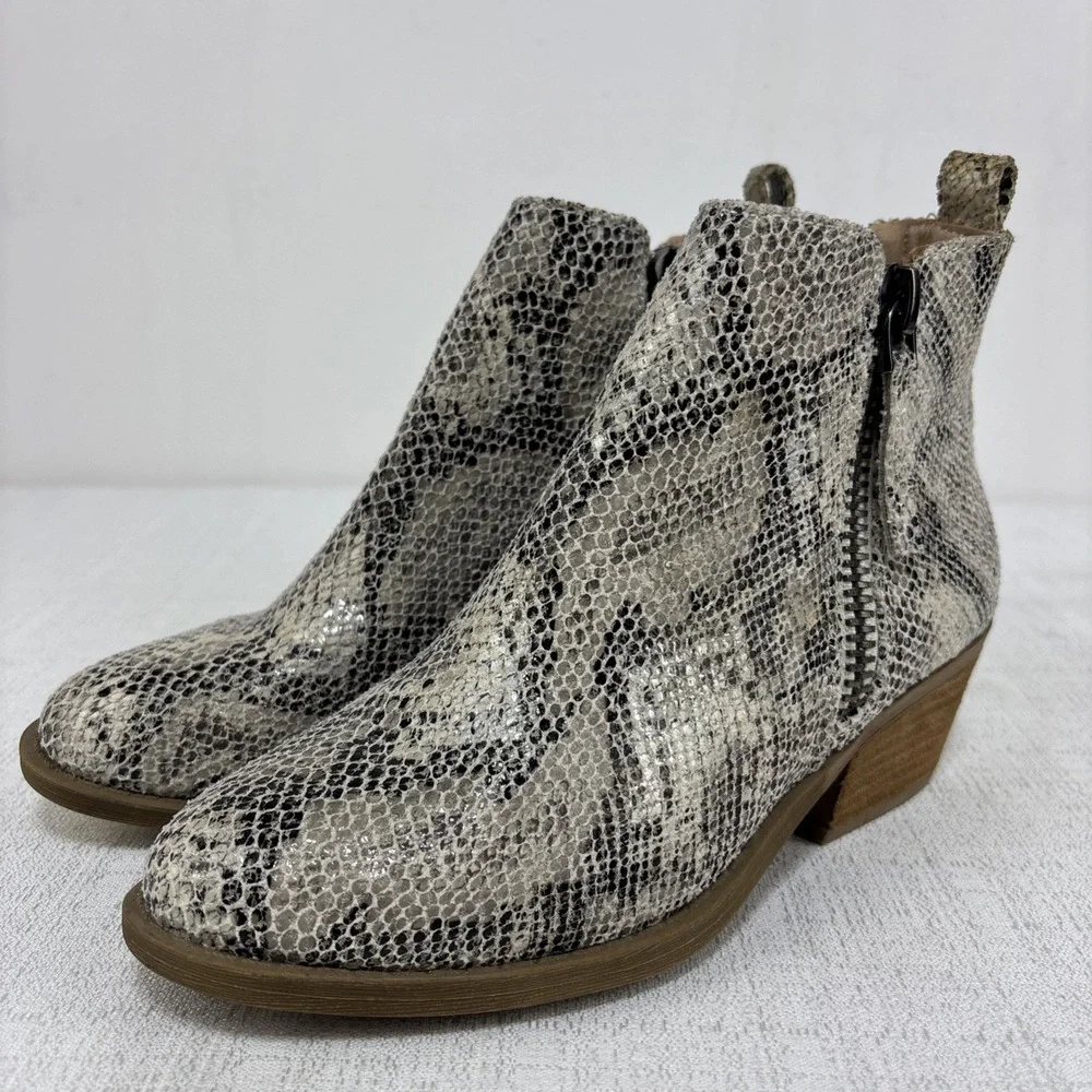 Very G‎ Snake Skin Booties Women's Size 6 Animal Print Mobwife Boots NEW